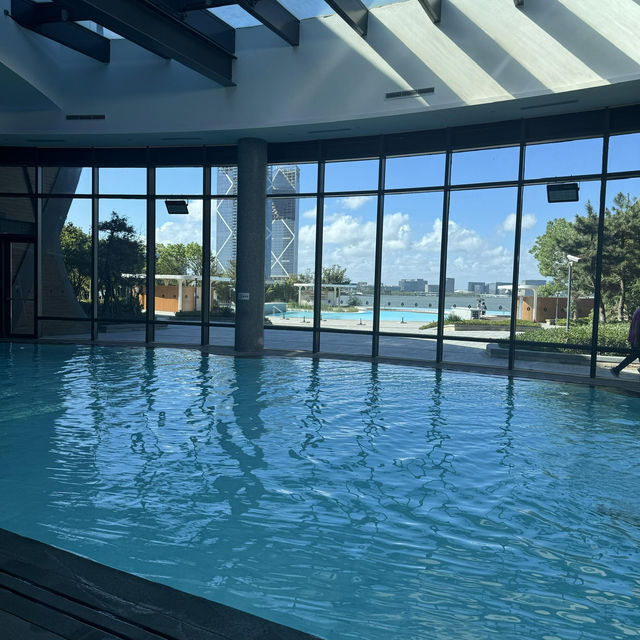 上海度假秘境｜滴水湖洲際無邊泳池美到窒息💦