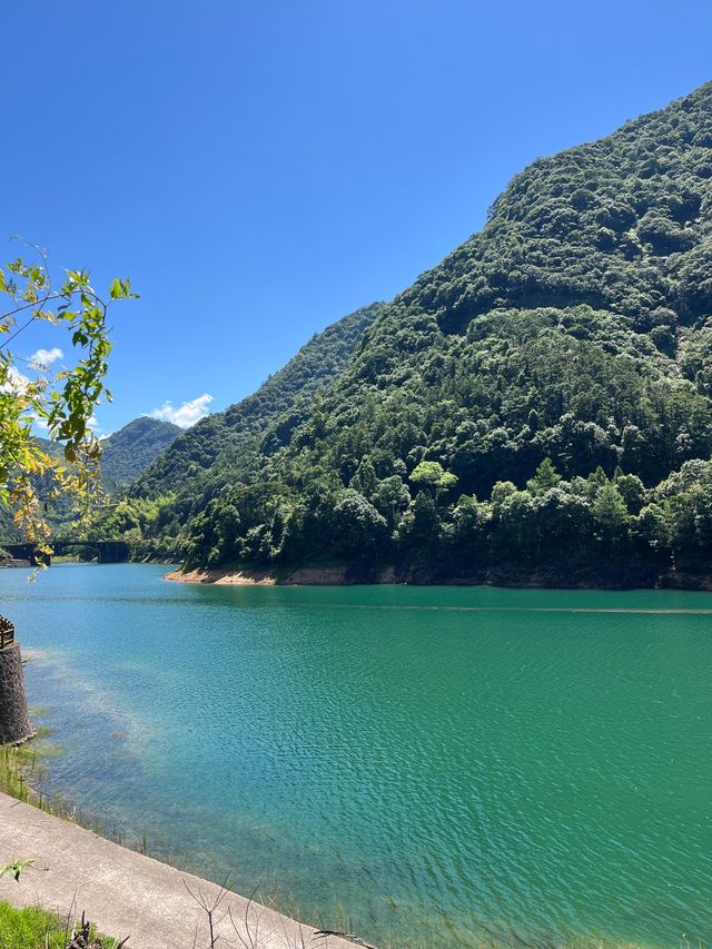 衢州小七孔藏唔住啦！舉山村山裡嘅藍寶石湖靚到窒息