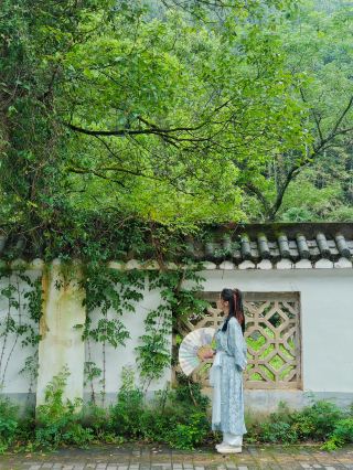 Jingdezhen is not just about porcelain! There are also numerous mining pits and historical sites!