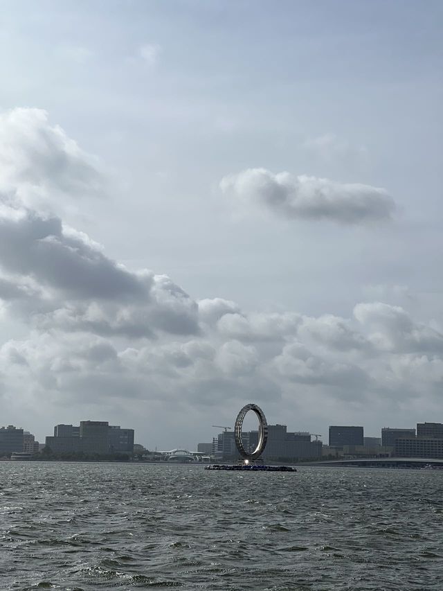 滴水湖坐船睇日落！臨港獨有嘅浪漫～