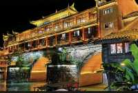 凤凰印象：沱江邊上的時光詩篇