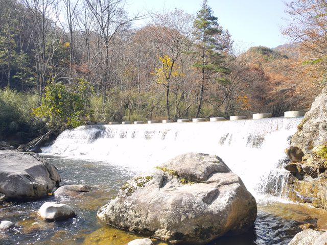 勉縣秋色的隱秘角落！雲霧山徒步解鎖神仙瀑布   必衝理由：  紅葉與瀑布的視覺暴擊！無人