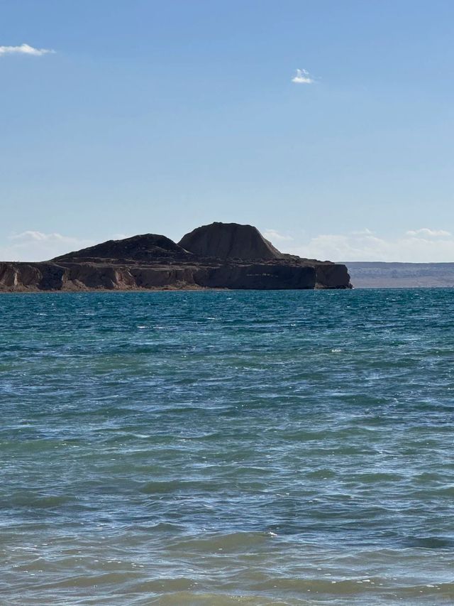 青海托素湖誤入戈壁的藍寶石