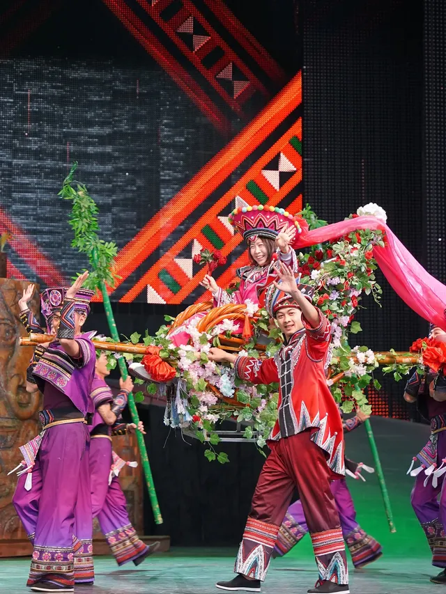 安排！餵完海鷗直奔這裡感受濃濃民族風情