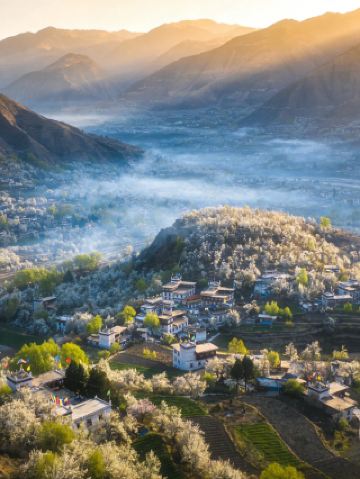 진촨의 봄눈｜만 묘의 배꽃이 마을을 감싸고, 가족 사진 찍기 완벽한 장소