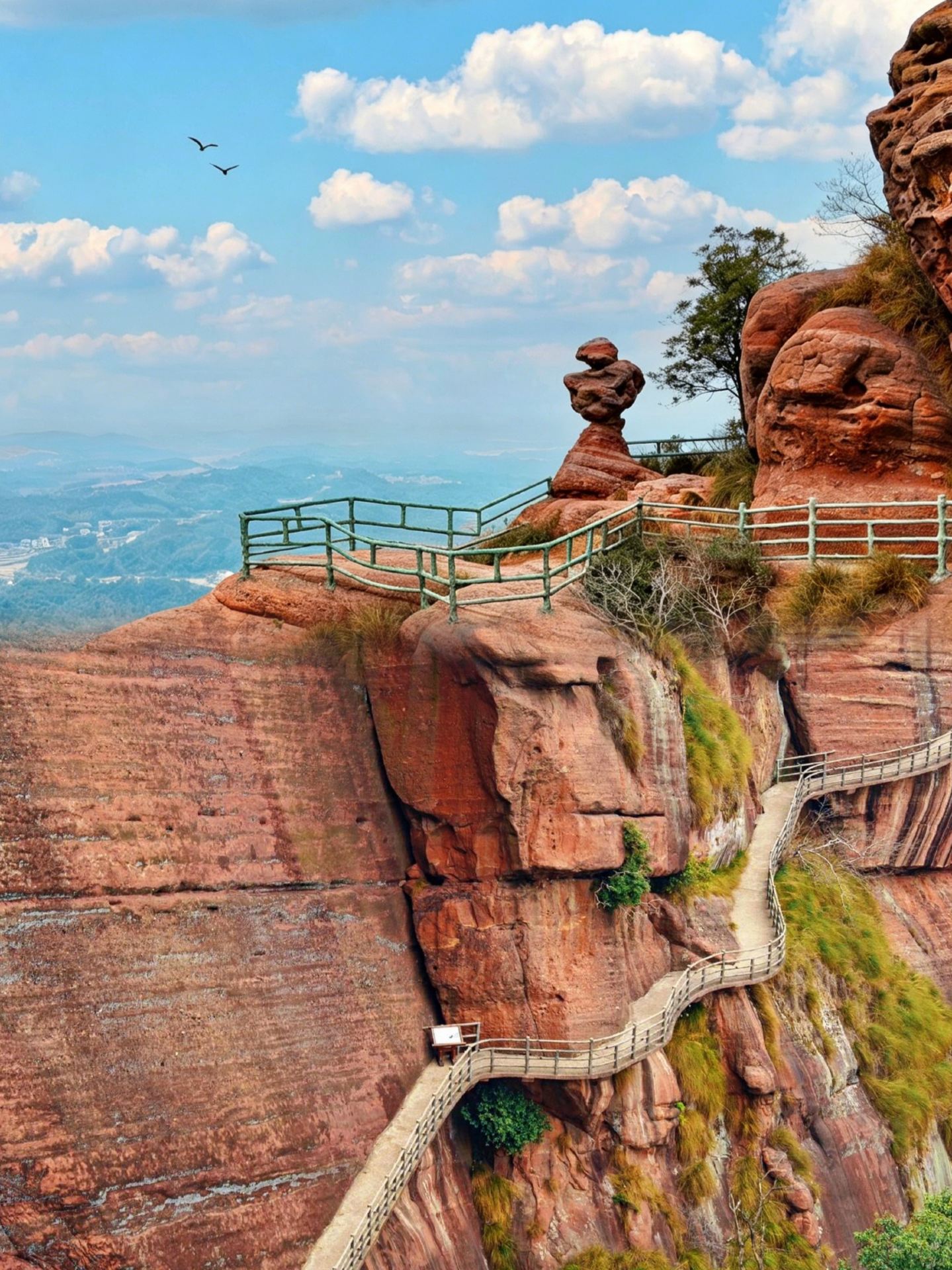Truly worthy of being a UNESCO-certified Global Geopark, with few people and beautiful scenery, directly accessible by high-speed rail