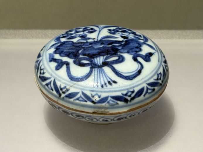 青釉に宿る元の韻、一展で知る磁器の至宝――元青花：景徳鎮手作り磁器