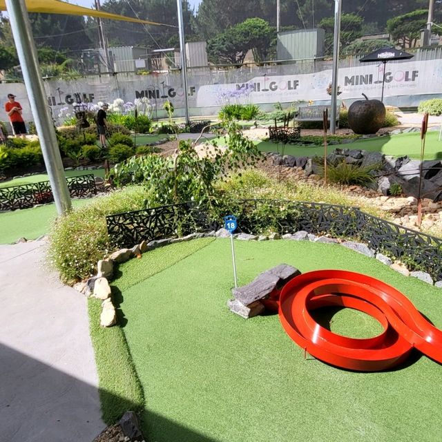 坎培拉18洞mini golf, 三五知己休閒一下