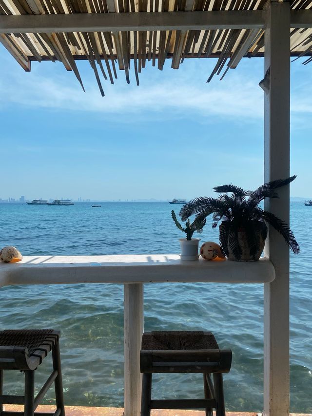 Fat Submarine คาเฟ่วิวสวยที่เกาะล้าน 🍰🏖️