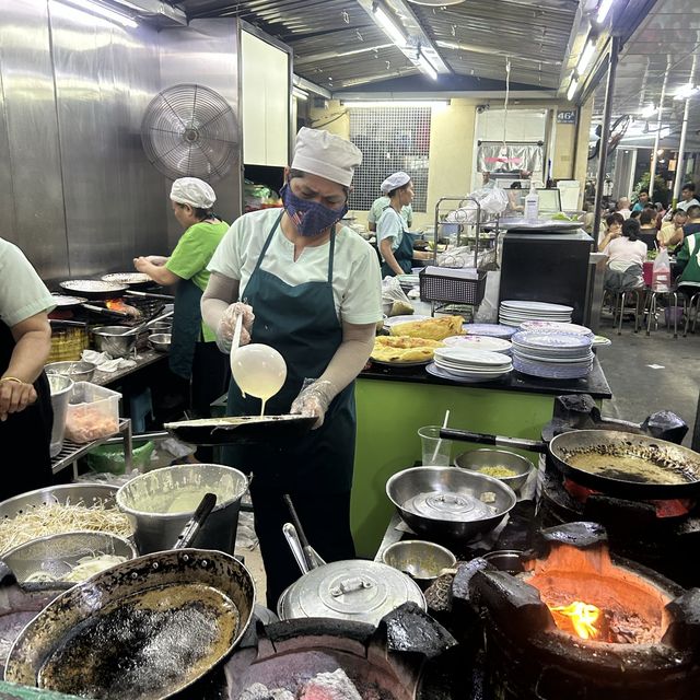 每一天都爆滿的越式煎餅小吃店