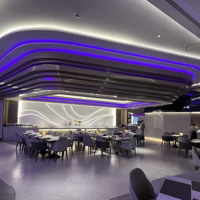 泰國芭提雅｜新開太空主題酒店頂樓嘅酒吧餐廳🇹🇭