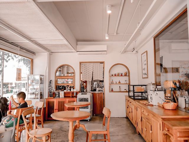 • A BLANK Coffee Bangsaen Chonburi 🛖✨