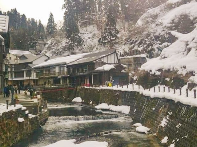 走進日本百年溫泉街，昭和風格的銀山溫泉漫遊。