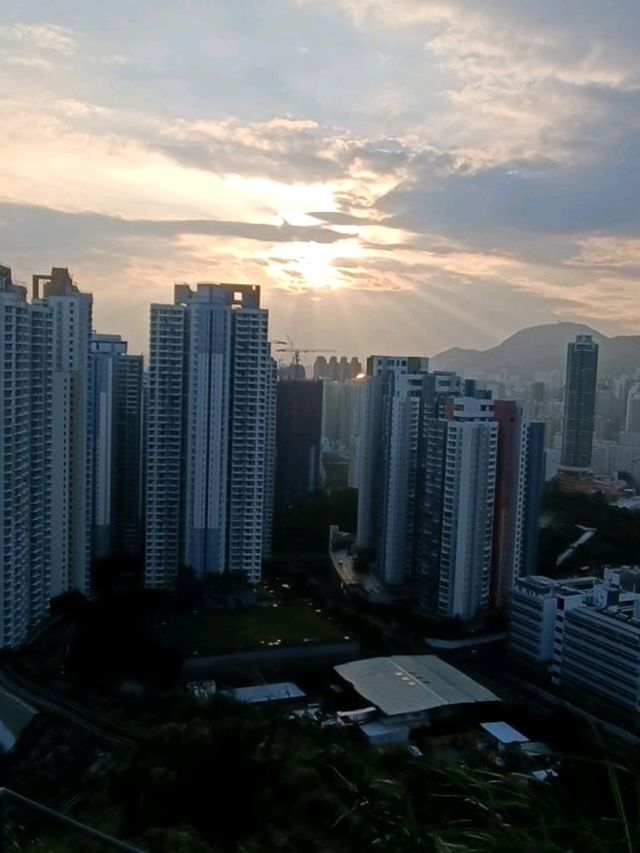 黃昏下的【平山】,果然與衆不同,好靚呀!