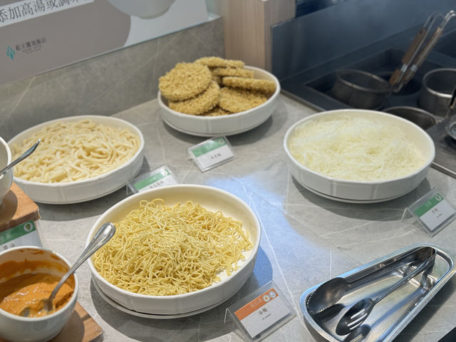 🍳 綠波廊早餐：飯店中的素食吃到飽！🌱🥣