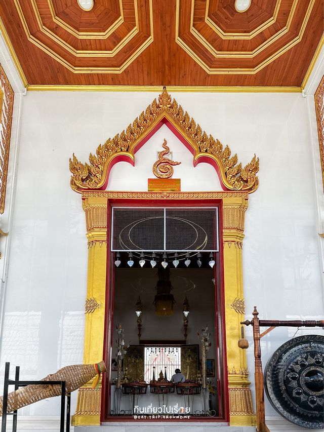 สักการะวิหารหลวงพ่อทองวัดเขาตะเครา
