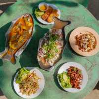 ร้านลับๆ ริมทะเล ที่คนภูเก็ตรู้จักกันดี 