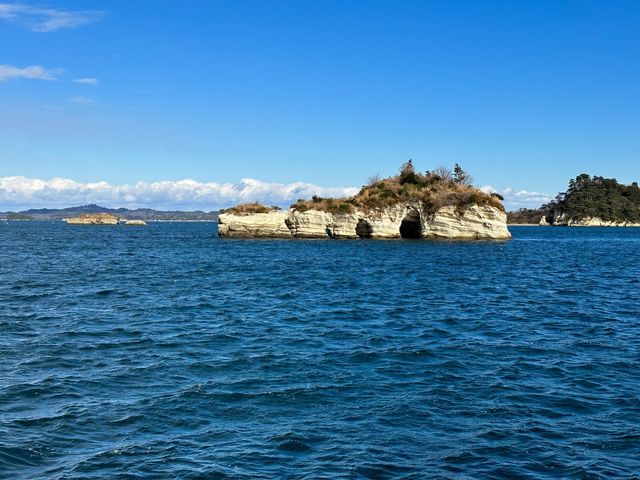 一次看松島灣超過260個島嶼 還有露天區可以吹風看海 松島遊船必看仁王島、鐘島