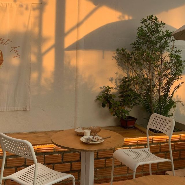 Have a Toast Day cafe’