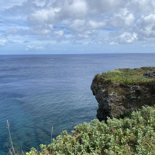 沖縄本島「万座毛」芝生の野原が万座毛、海の景勝地が像の鼻