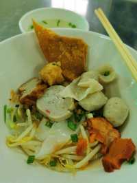 นายมัก ก๋วยเตี๋ยวลูกชิ้นปลา สาขาสนามบินน้ำ