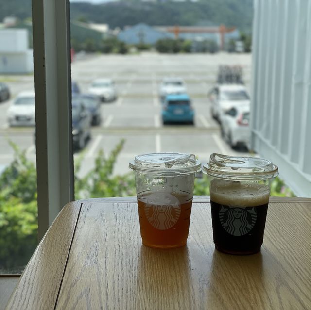 吸睛貨櫃屋星巴克