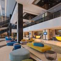 VIBRANT HOTEL LOBBY : WHYNDHAM KLANG