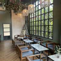 Toplofty Khaoyai | คาเฟ่ฟิลสวนดอกไม้