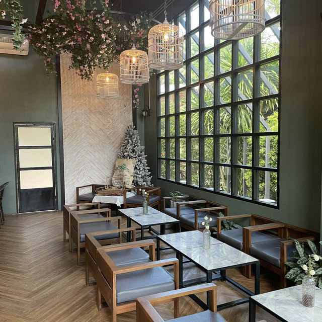 Toplofty Khaoyai | คาเฟ่ฟิลสวนดอกไม้