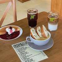 Lazybirdclub 咖啡店：舒適環境、美味鬆餅和香濃咖啡
