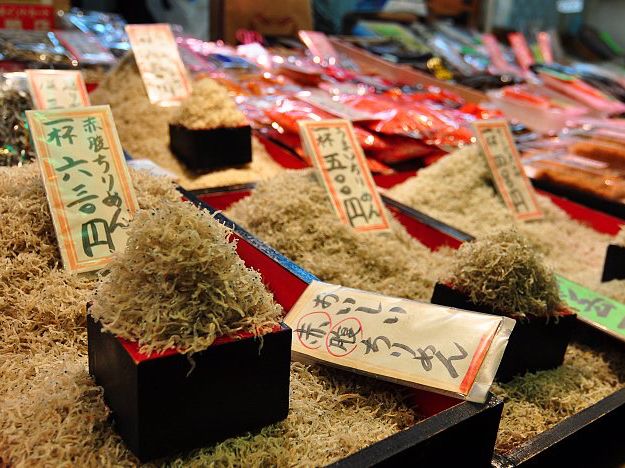 Nishiki Market (錦市場, Nishiki Ichiba)