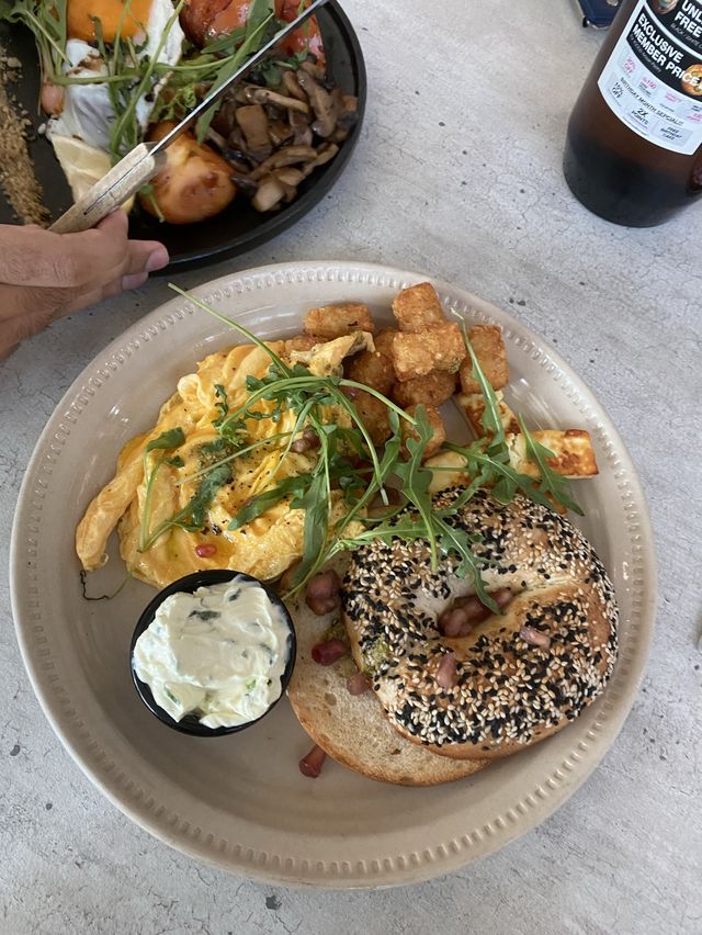 Hipster cafe with satisfying brunch!
