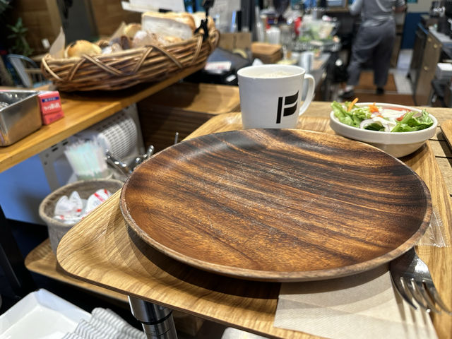 福岡・香住ヶ丘。モーニングセットは600円でパンを自由に食べられます『フルフル風の森』   
