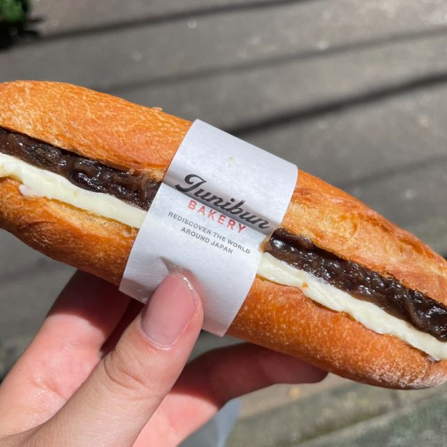 【パン屋巡り】東京 三軒茶屋 ジュウニブンベーカリー三軒茶屋本店 広々とした店内でのんびりと過ごせるパン屋