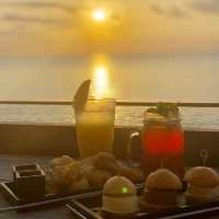 峇里島｜絕美懸崖岩石酒吧Ayana Rock Bar ! 