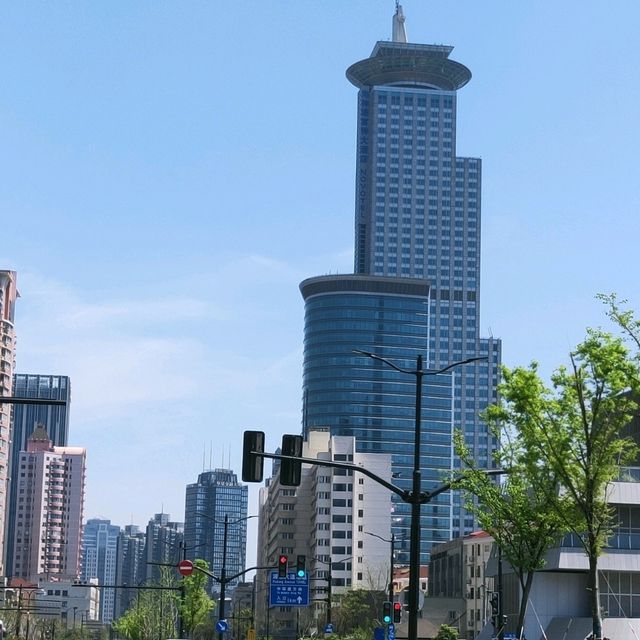 上海海神大酒店50樓旋轉餐廳體驗