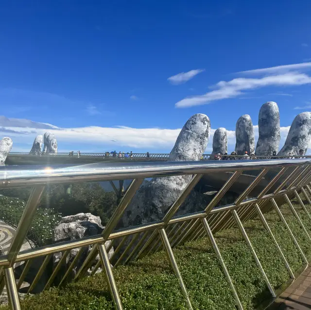 🤩Unbelievable God hands on the Golden Bridge (Ba na hills)