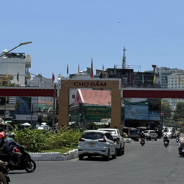 ตลาด Dam Market (Chợ Đầm)