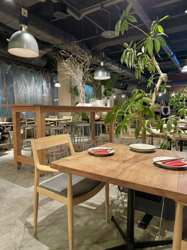 【鳥取】暖炉と石窯、2つの薪火を熱源とした薪火料理と CRAFT PIZZAのお店 『KAEN』