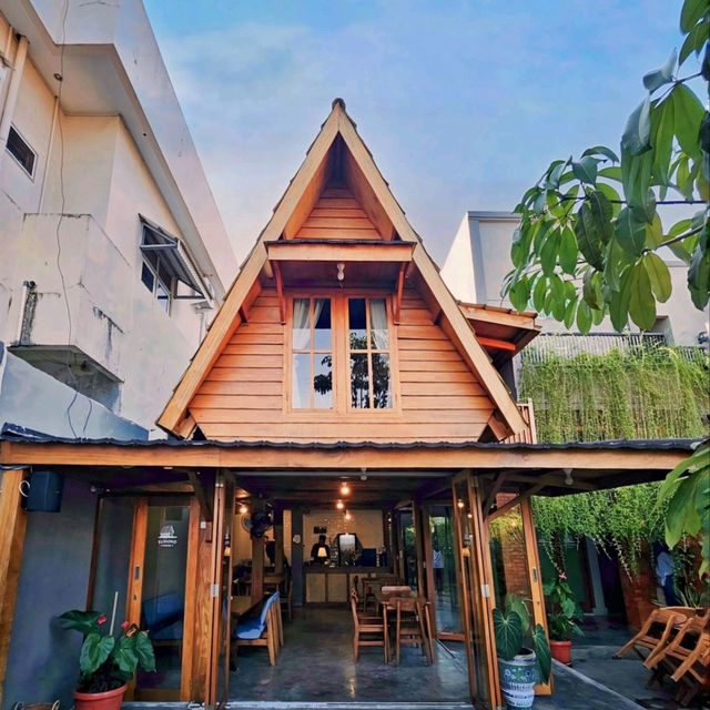 SUDIONO HOUSE CAFE | THIS CAFE THEMED AROUND AUTHENTIC INDONESIAN CUISINE