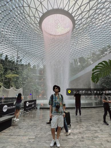 世界最大の室内滝！！JEWEL！空港直結の無料で見れる絶景スポット