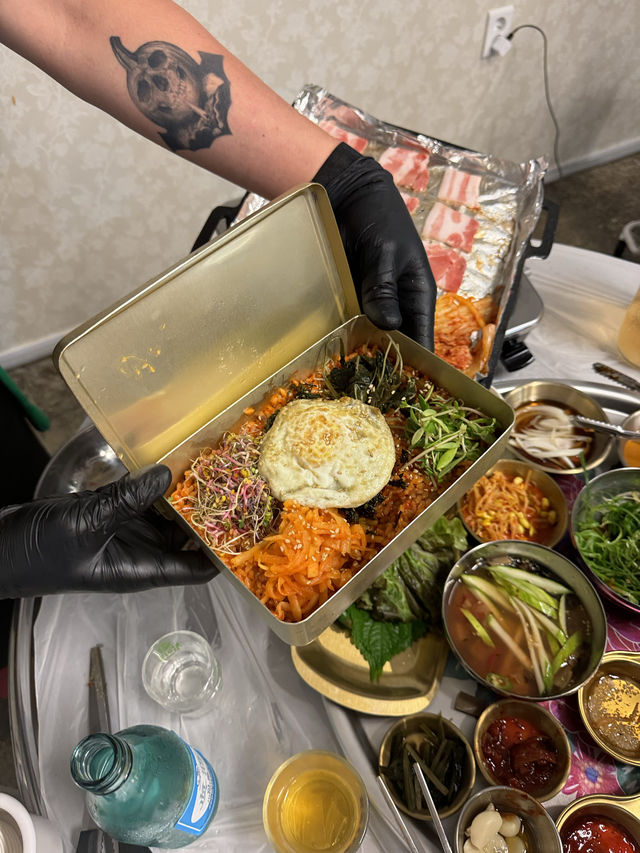 레트로한 감성의 냉동삼겹살 맛집