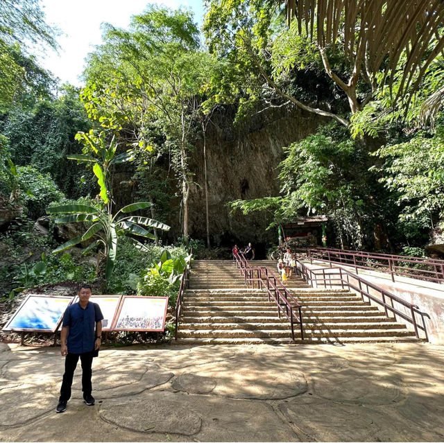 A must-visit famous cave in Chiang Rai