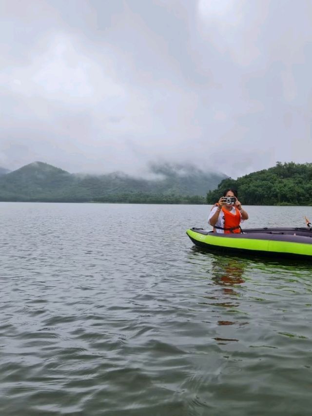 พายเรือ ทะเลสาบแถวราชบุรี