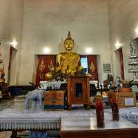 สักการะพระพุทธมหาจักรพรรดิ ณ วัดนางนองวรวิหาร