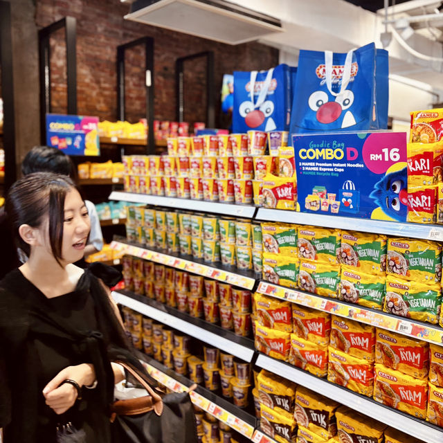 "Mamee Jonker House: A Fun-Filled Tour of Snack Production and Souvenirs"