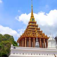 เที่ยวชมความงามและนมัสการรอยพระพุทธบาท