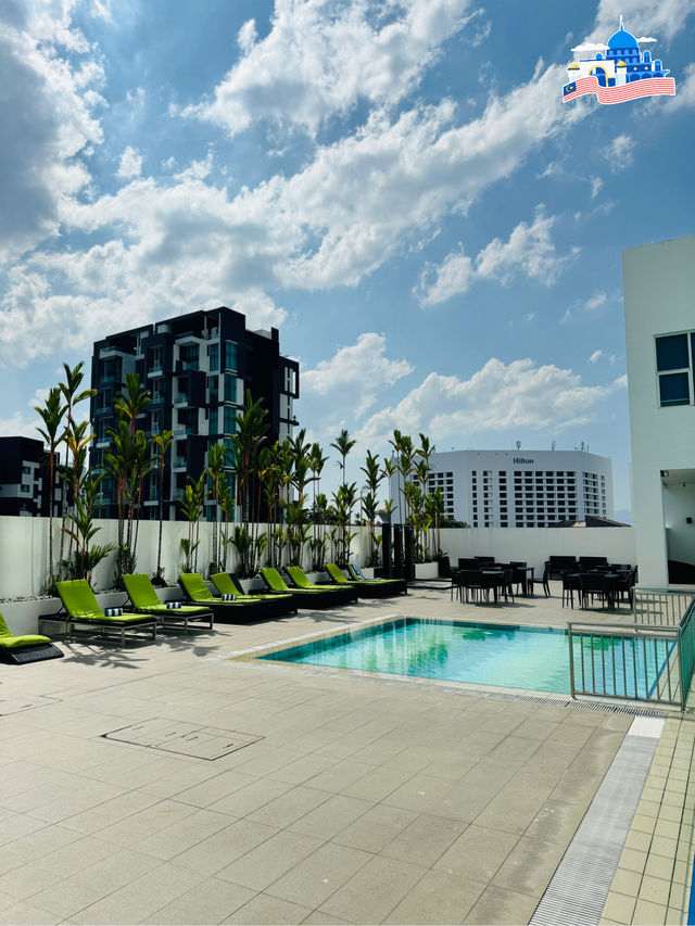 🇲🇾 Awesome swim at Pullman Kuching pool