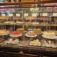 [ウィーン]ウィーンの伝統的なスイーツ"ザッハトルテ"の有名店[Demel]