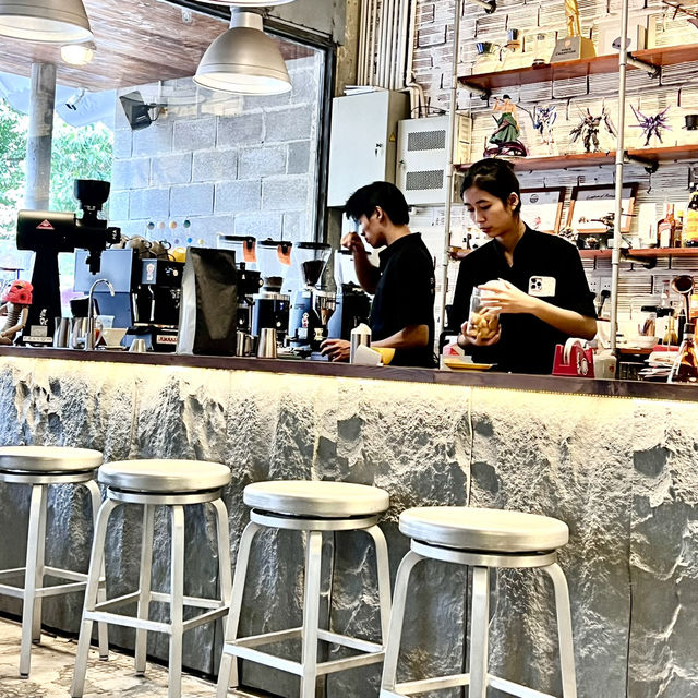 Industrial Chic cafe that serves great coffee in Danang